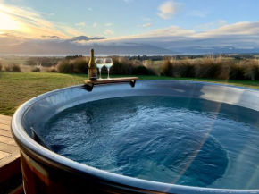 Fiordland Eco-Retreat -- Panoramic Views -- Hot Tub Te Anau